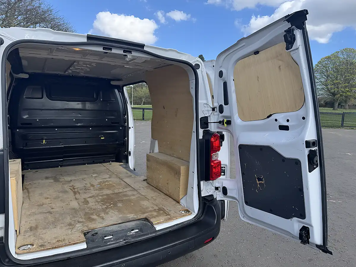 Used 2023 Citroen Dispatch Enterprise Edition M White - Interior and Exterior details 13