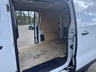 Used 2023 Citroen Dispatch Enterprise Edition M White - Interior and Exterior details 15