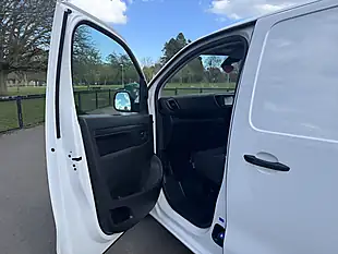 Used 2023 Citroen Dispatch Enterprise Edition M White - Interior and Exterior details 16