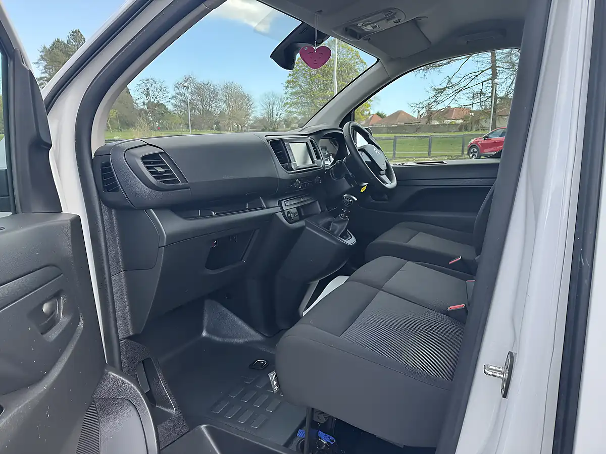 Used 2023 Citroen Dispatch Enterprise Edition M White - Interior and Exterior details 17