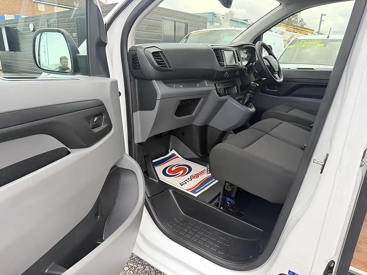 Used 2023 Citroen Dispatch Enterprise Pro White - Interior and Exterior details 17