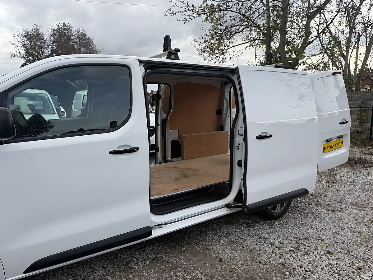 Used 2023 Citroen Dispatch Enterprise Pro White - Interior and Exterior details 19