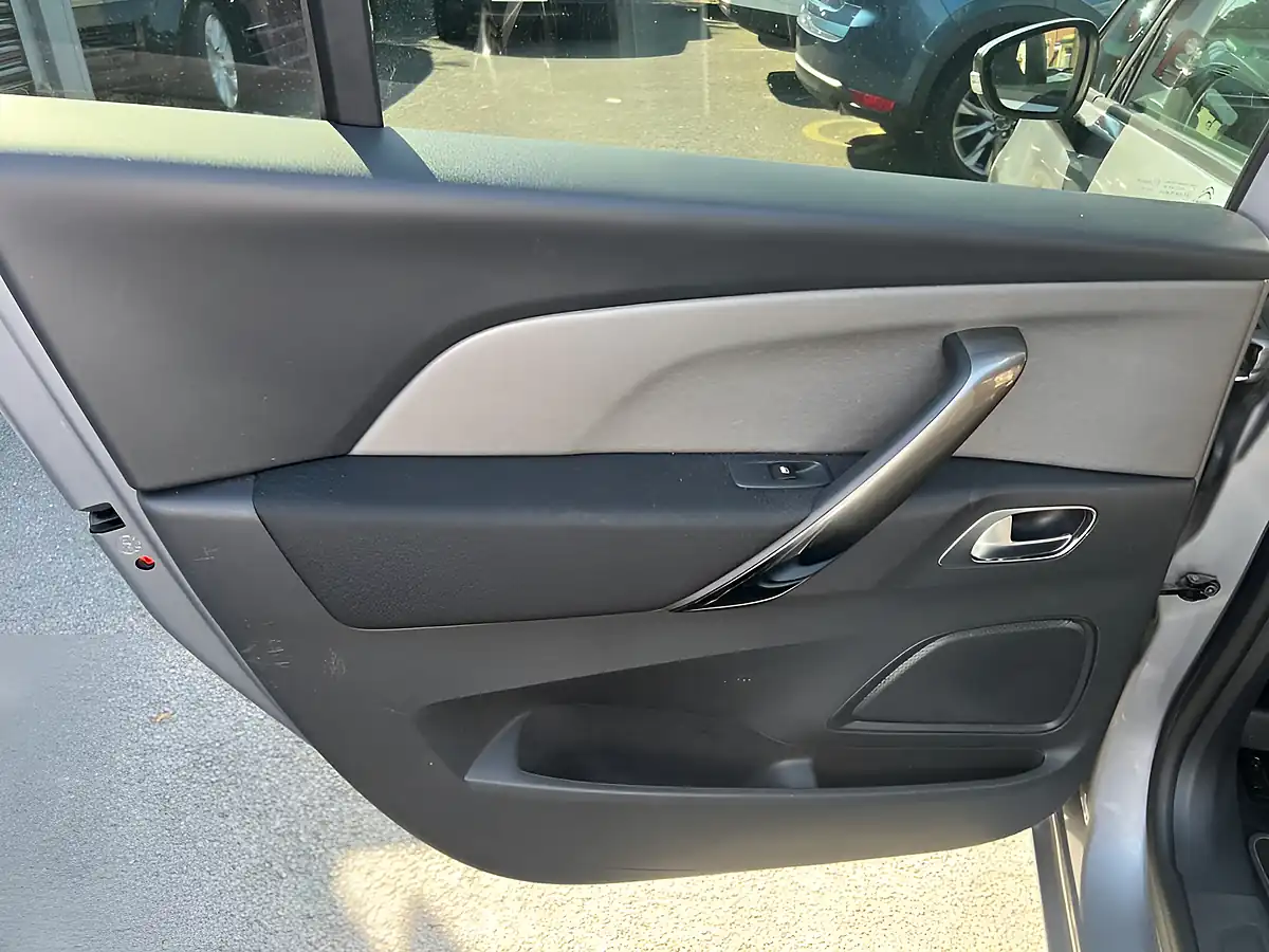 Used 2023 Citroen Grand C4 Spacetourer Sense Grey - Interior and Exterior details 13