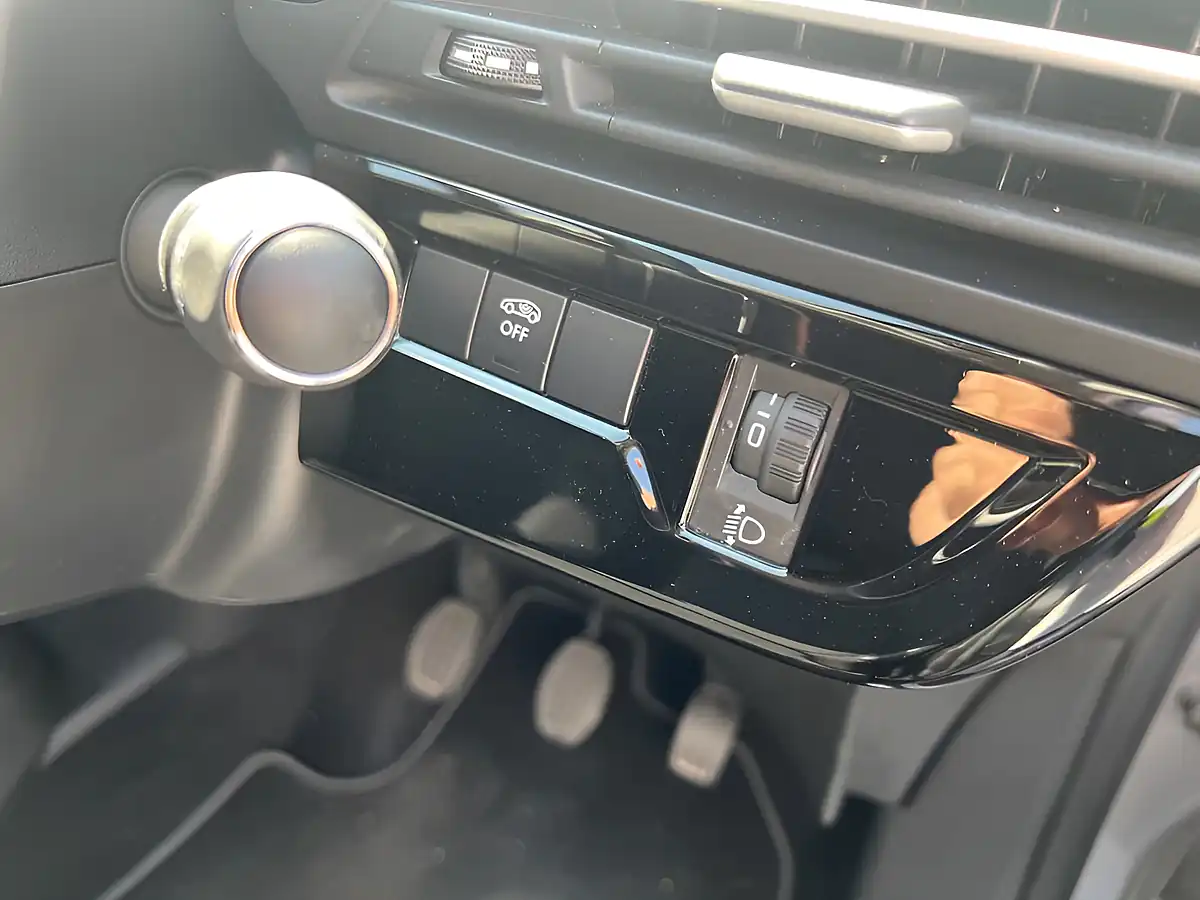 Used 2023 Citroen Grand C4 Spacetourer Sense Grey - Interior and Exterior details 15