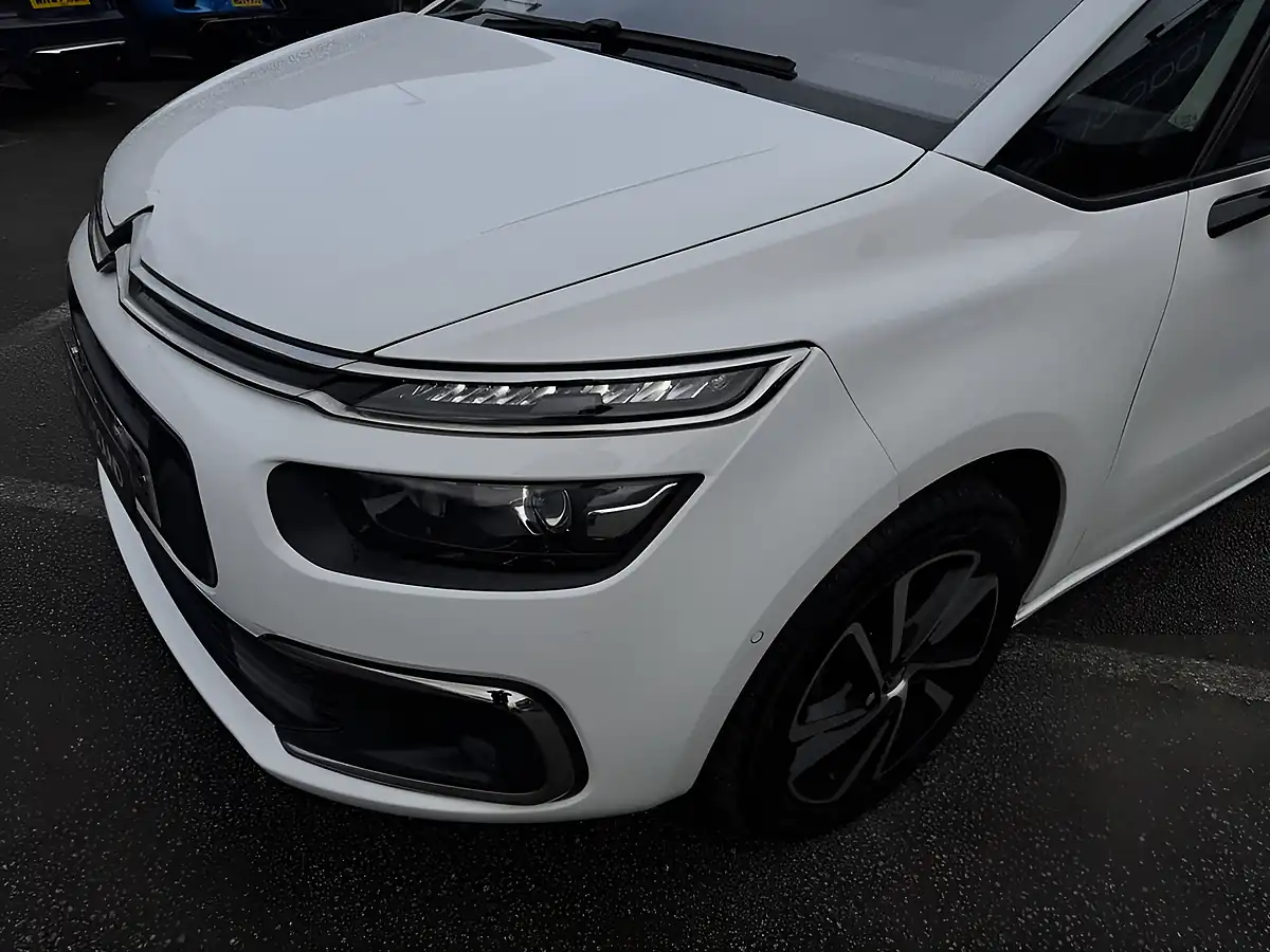 Used 2023 Citroen Grand C4 Spacetourer Shine White - Interior and Exterior details 11