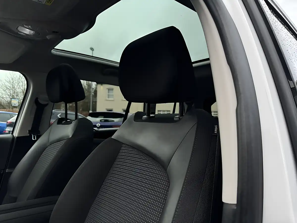 Used 2023 Citroen Grand C4 Spacetourer Shine White - Interior and Exterior details 6