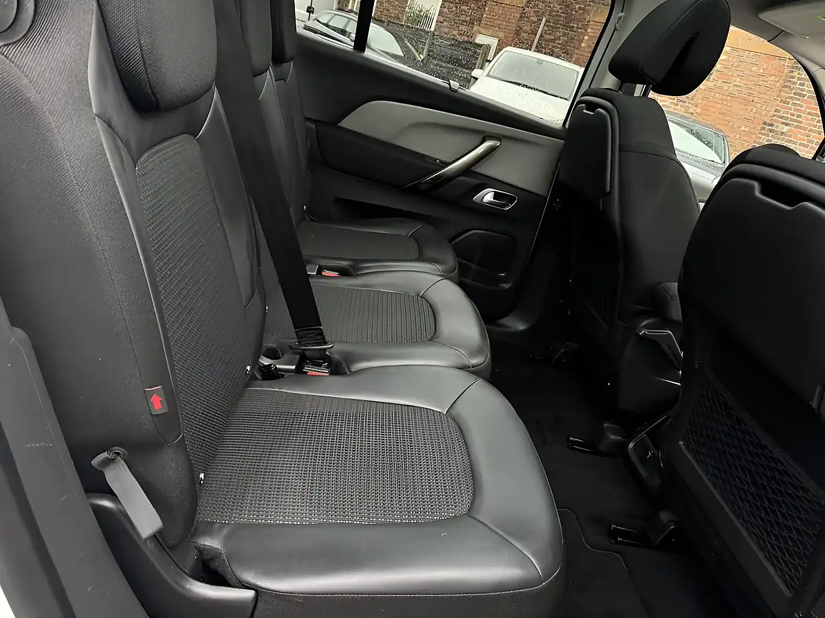 Used 2023 Citroen Grand C4 Spacetourer Shine White - Interior and Exterior details 9