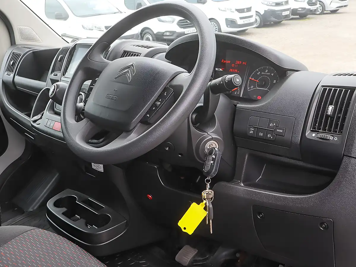 Used 2023 Citroen Relay 35 Enterprise Icy White - Interior and Exterior details 13