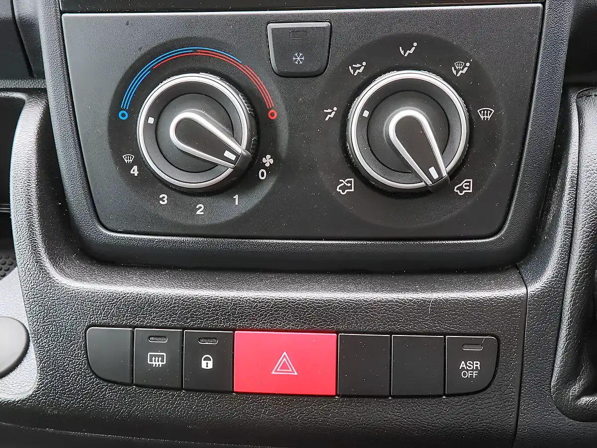 Used 2023 Citroen Relay 35 Enterprise Icy White - Interior and Exterior details 14