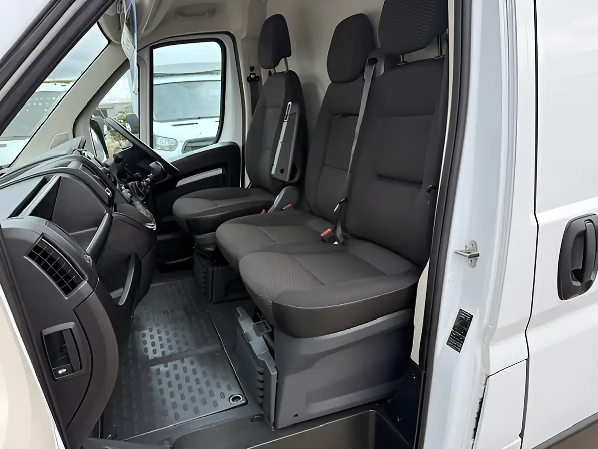 Used 2023 Citroen Relay 35 Enterprise L3 H2 White - Interior and Exterior details 14