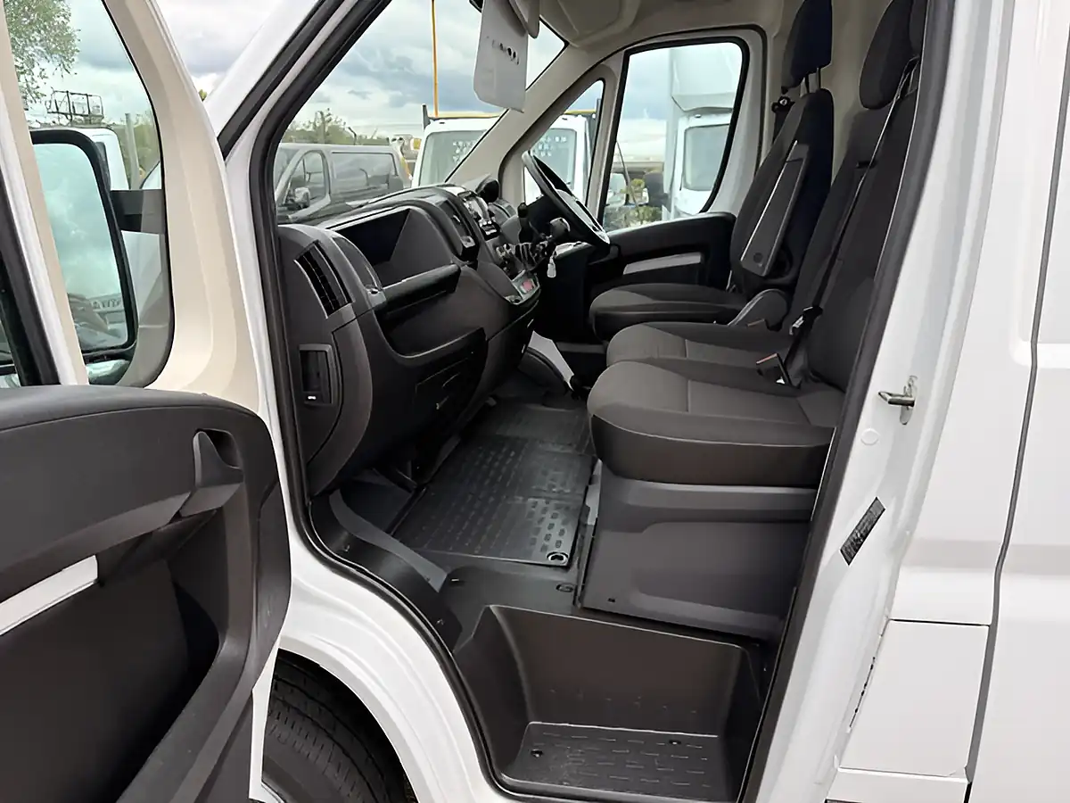 Used 2023 Citroen Relay 35 Enterprise L3 H2 White - Interior and Exterior details 15