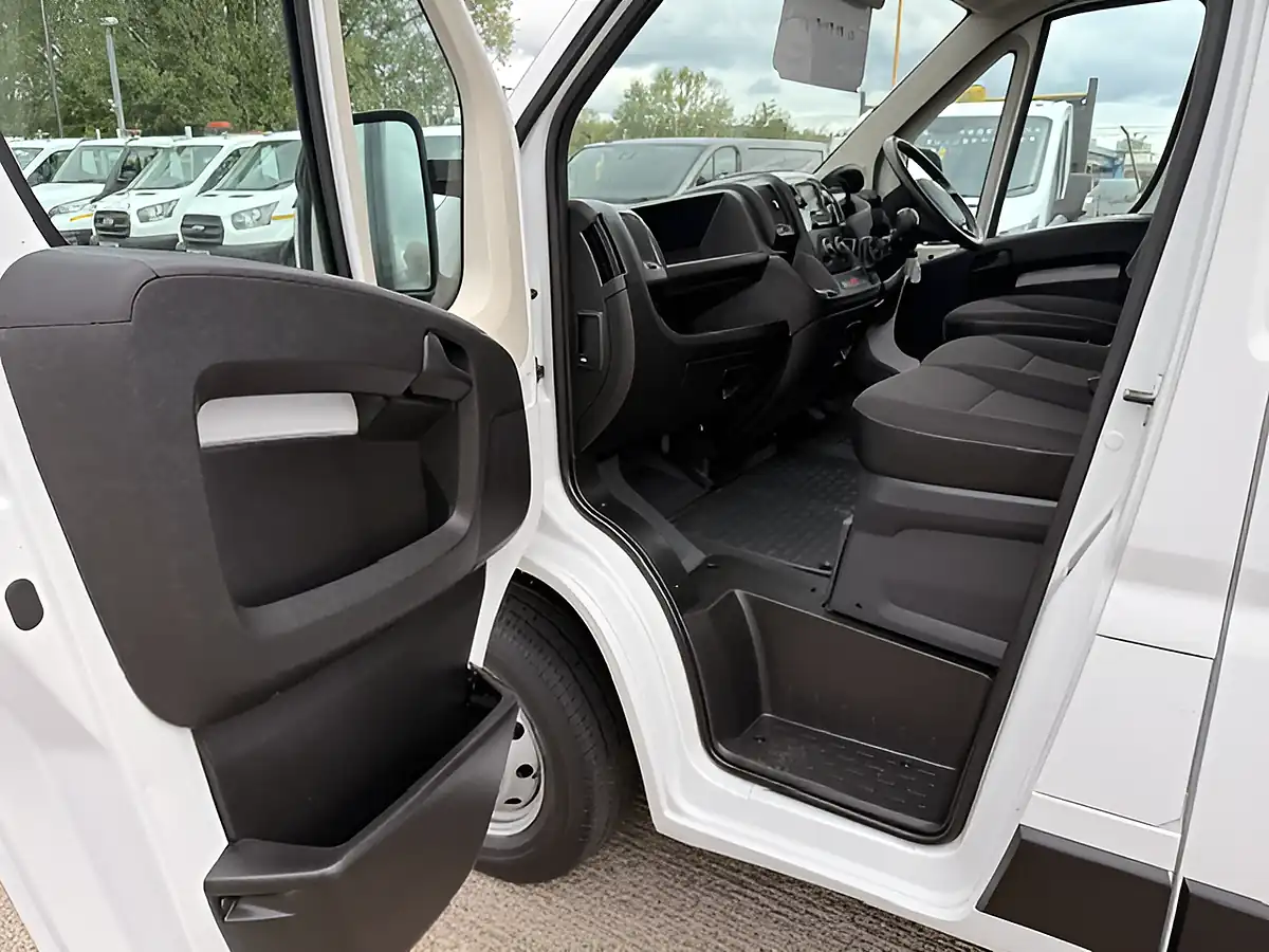 Used 2023 Citroen Relay 35 Enterprise L3 H2 White - Interior and Exterior details 16