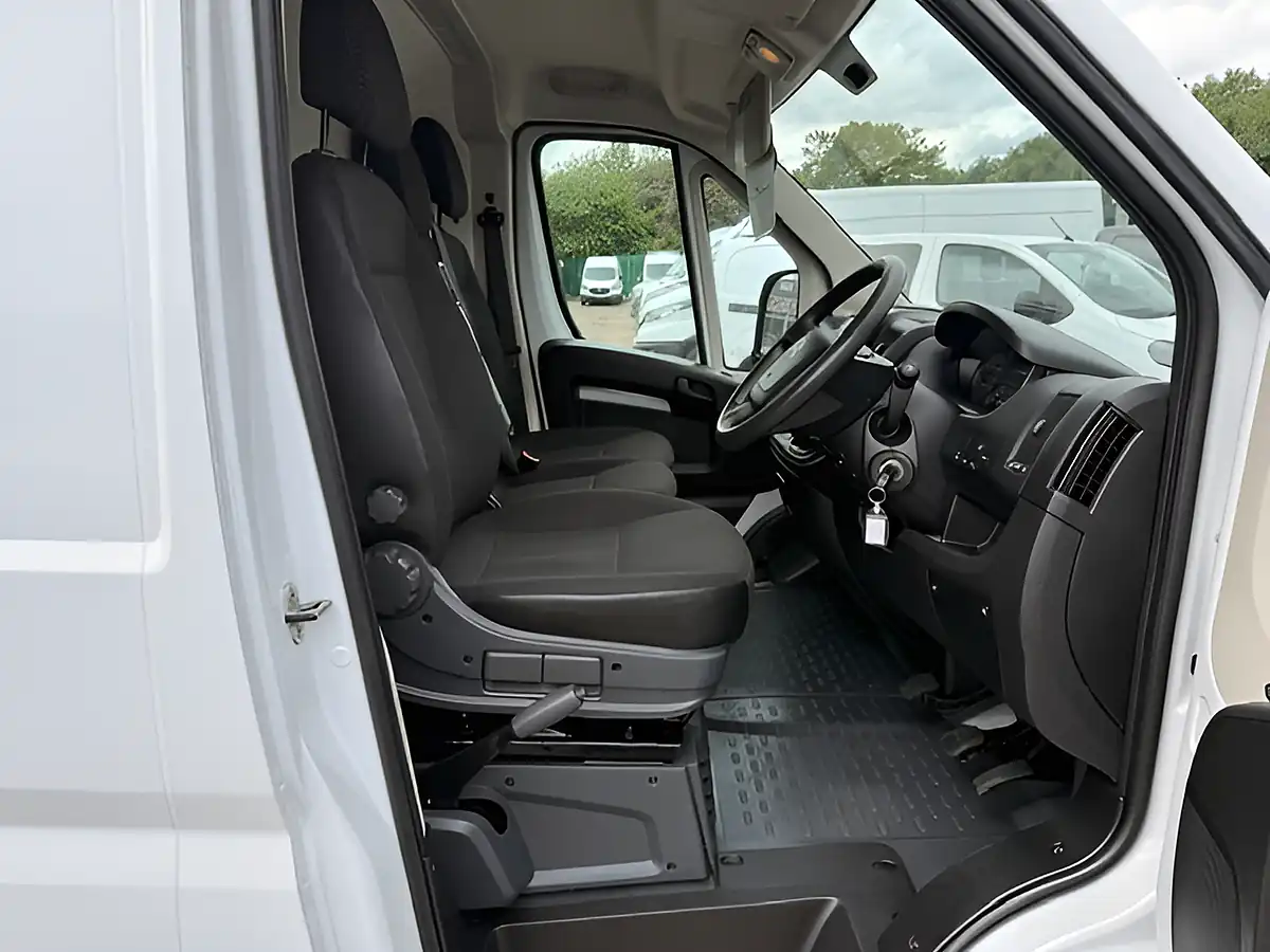 Used 2023 Citroen Relay 35 Enterprise L3 H2 White - Interior and Exterior details 18