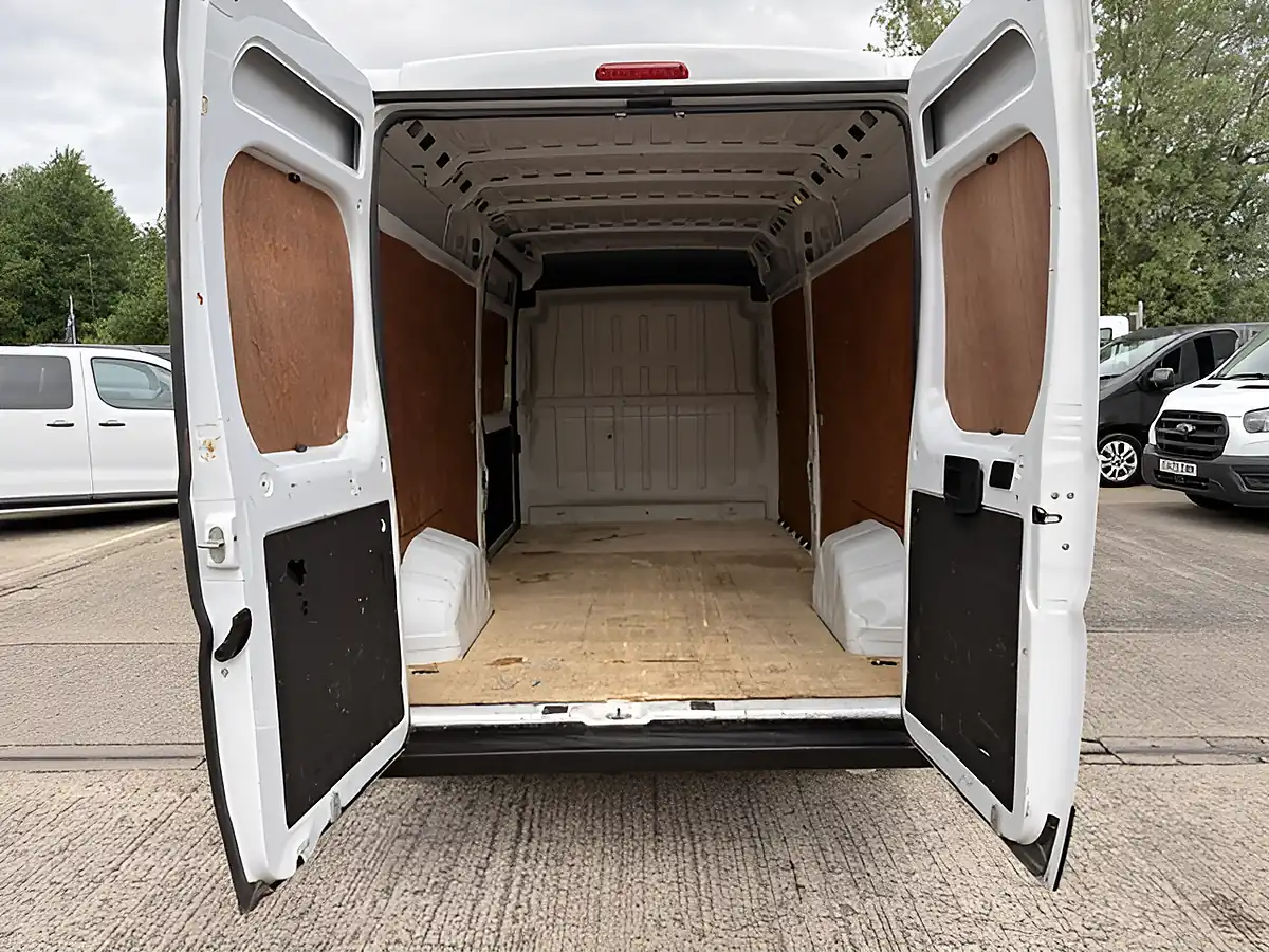 Used 2023 Citroen Relay 35 Enterprise L3 H2 White - Interior and Exterior details 5