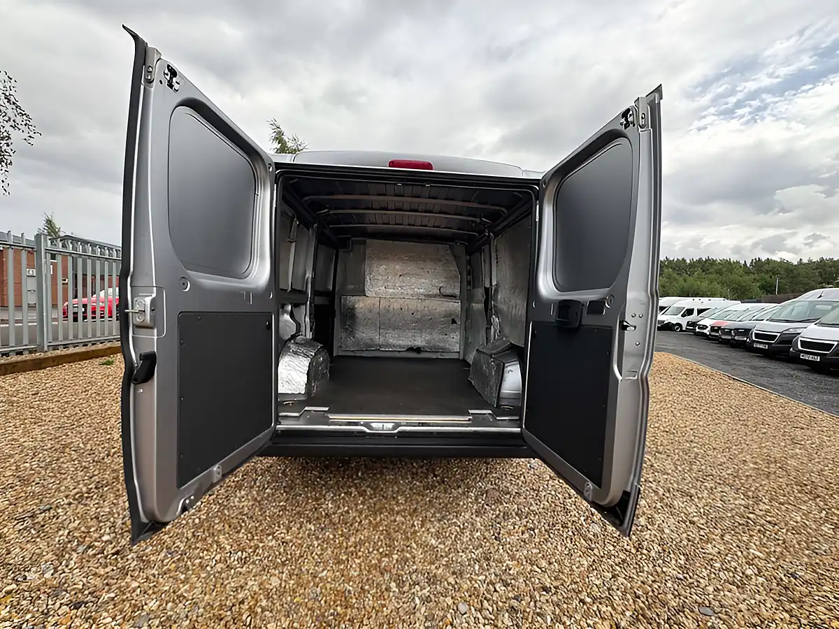 Used 2023 Citroen Relay Enterprise Edition Grey - Interior and Exterior details 5