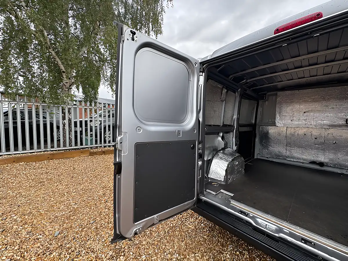 Used 2023 Citroen Relay Enterprise Edition Grey - Interior and Exterior details 7