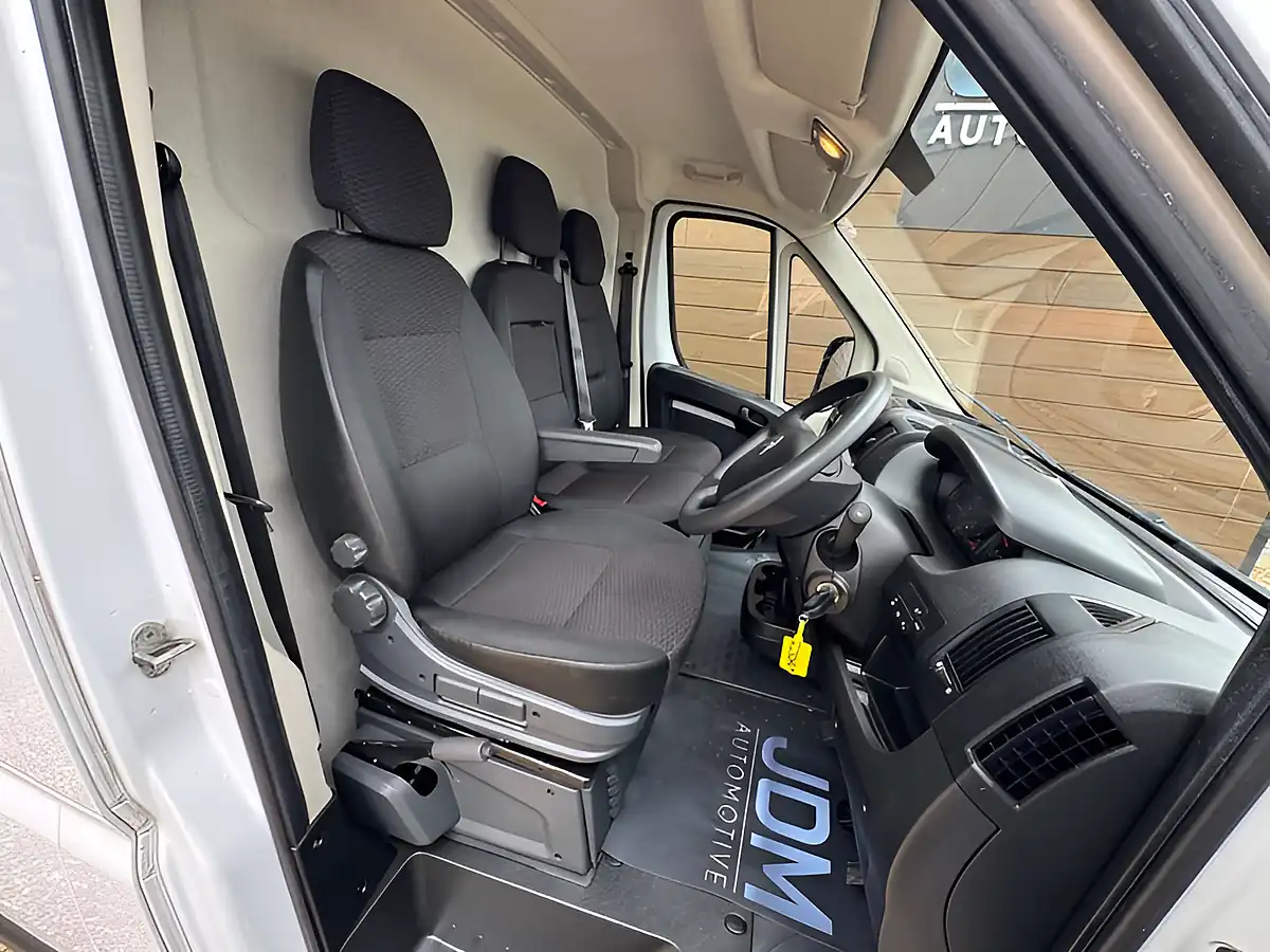 Used 2023 Citroen Relay Enterprise Edition Icy White - Interior and Exterior details 17