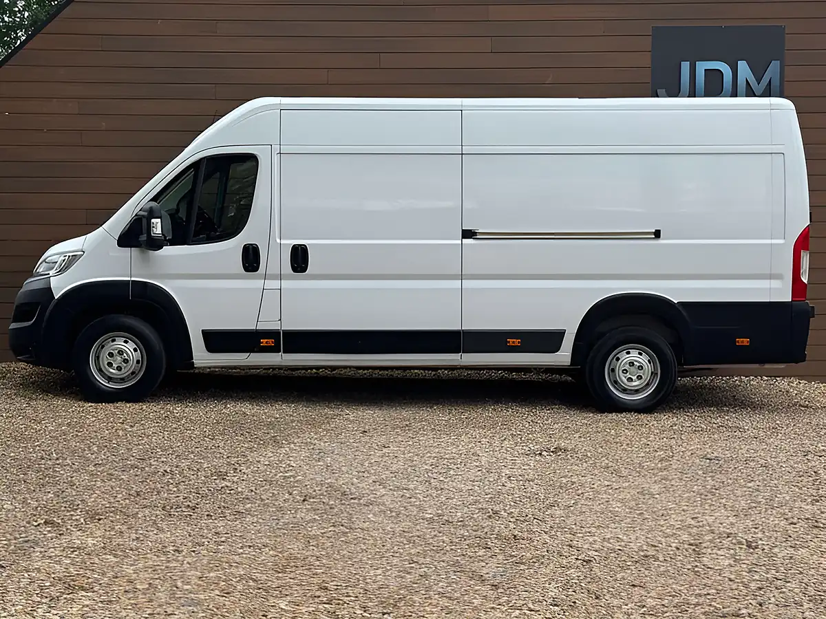 Used 2023 Citroen Relay Enterprise Edition Icy White - Interior and Exterior details 7