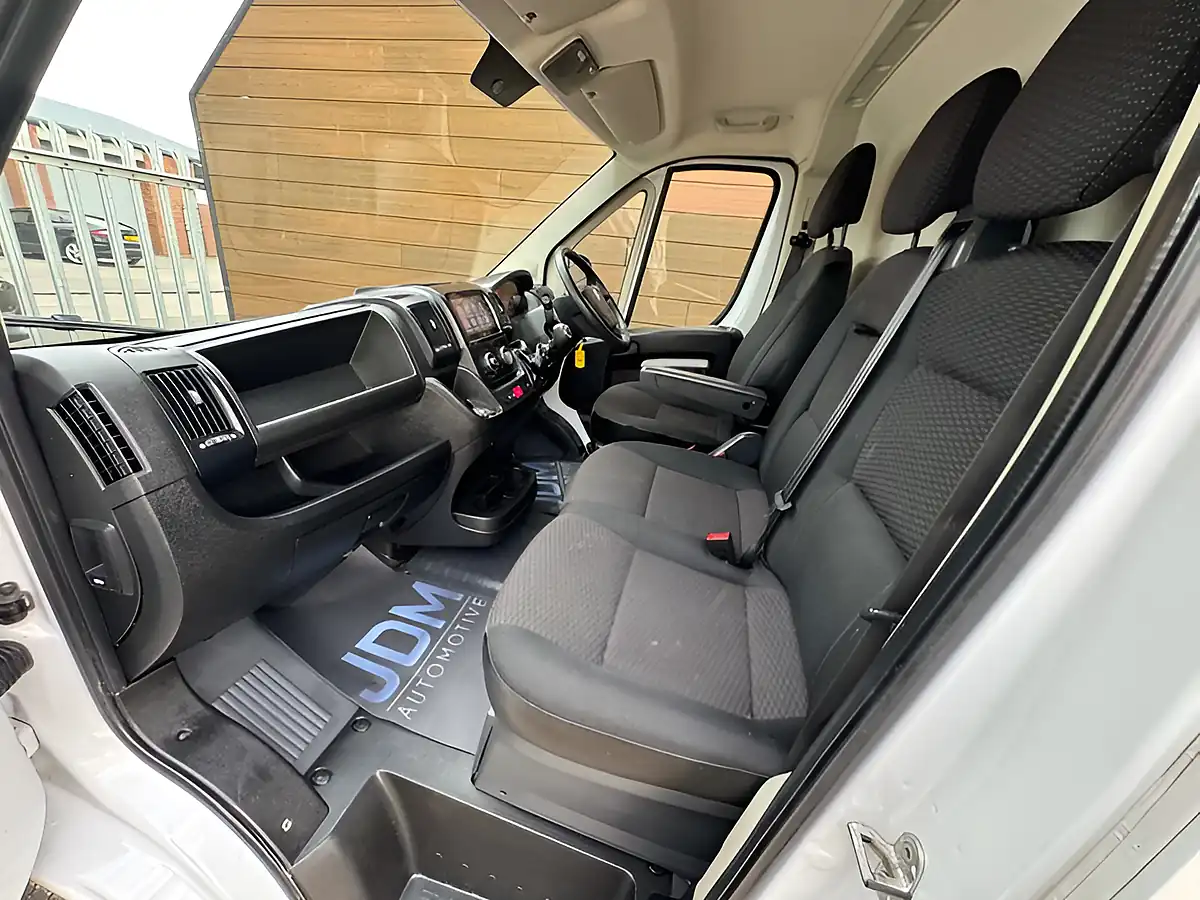 Used 2023 Citroen Relay Enterprise Edition Icy White - Interior and Exterior details 20