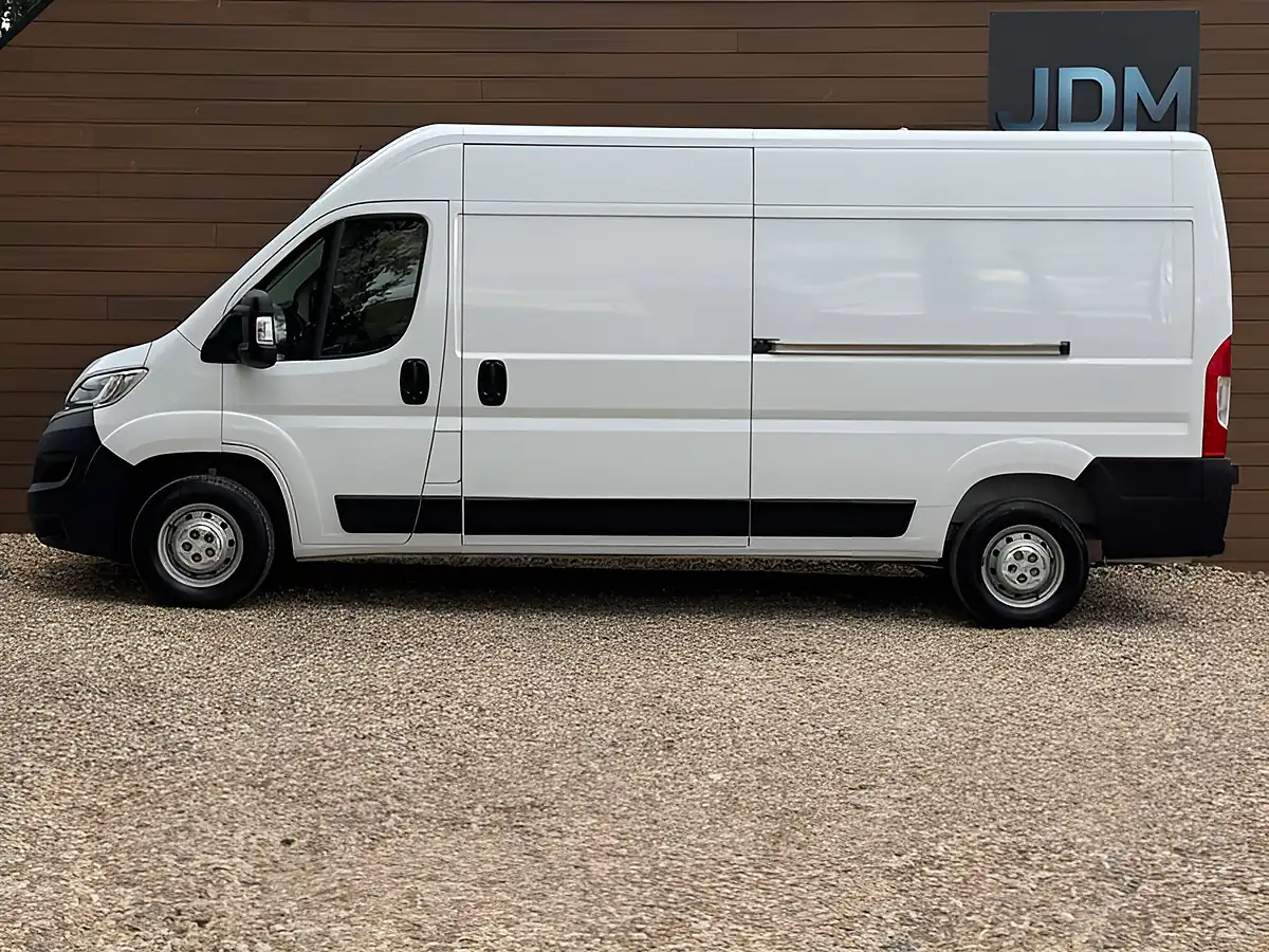 Used 2023 Citroen Relay Enterprise Edition Icy White - Interior and Exterior details 6