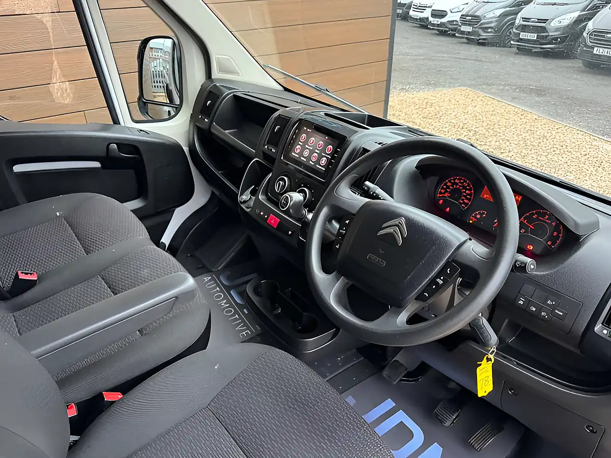 Used 2023 Citroen Relay Enterprise Edition Icy White - Interior and Exterior details 14