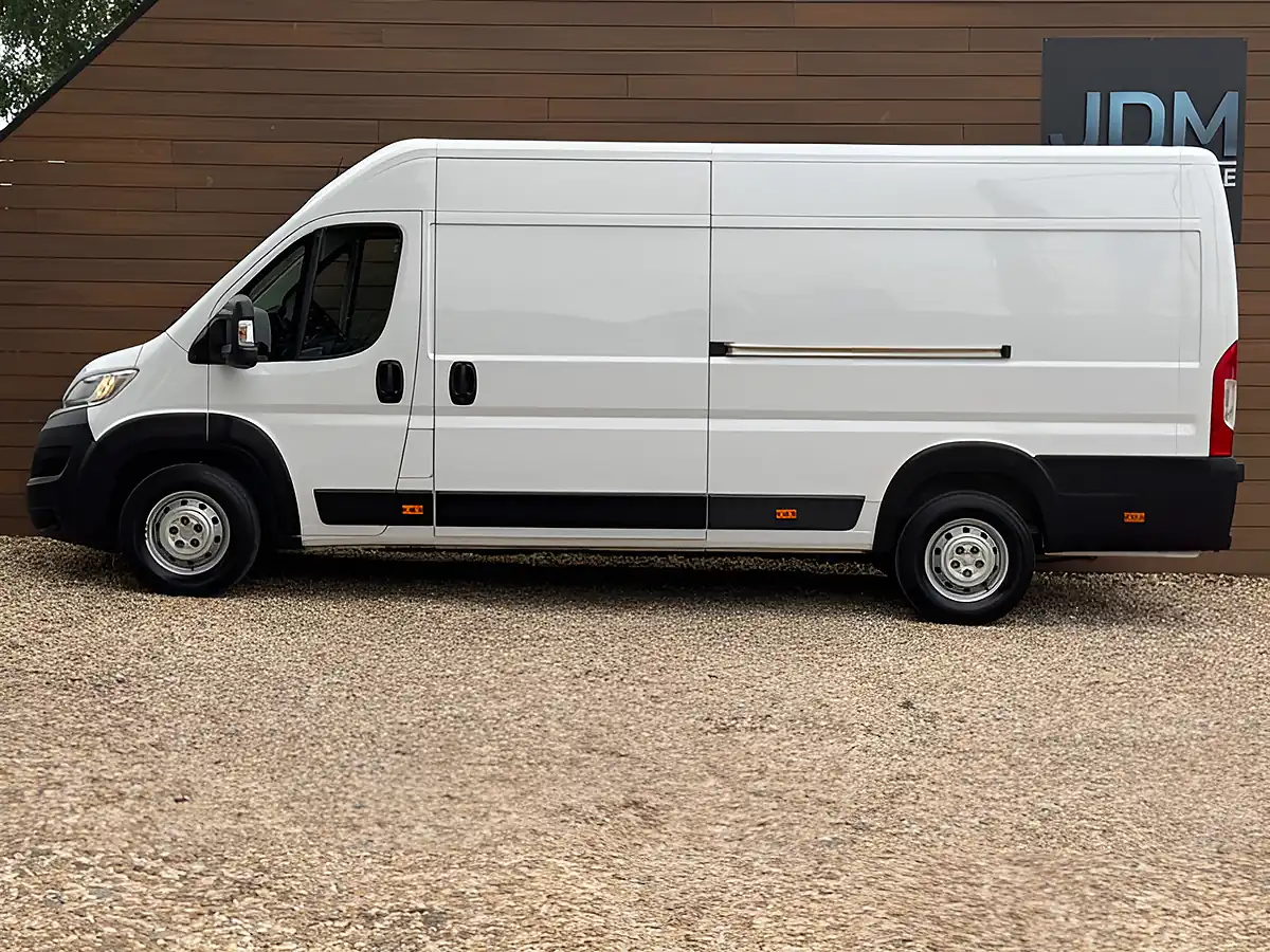Used 2023 Citroen Relay Enterprise Edition Icy White - Interior and Exterior details 7
