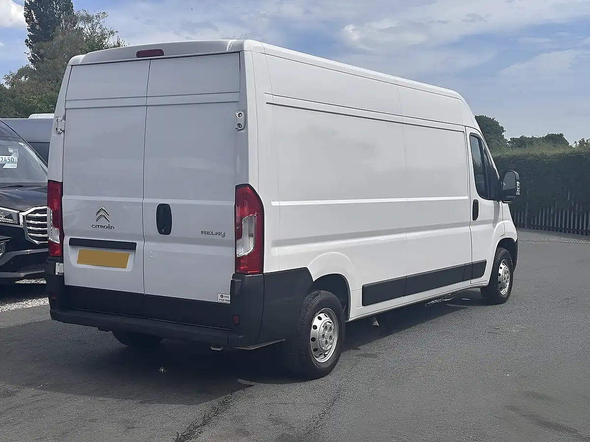 Used 2023 Citroen Relay Enterprise Edition Icy White - Interior and Exterior details 11