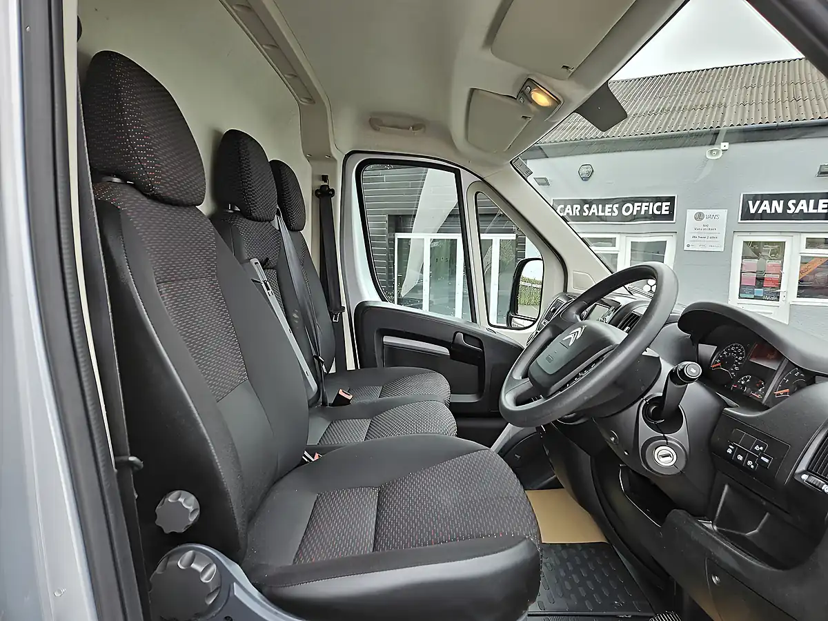 Used 2023 Citroen Relay Enterprise Edition L4 H2 Icy White - Interior and Exterior details 5