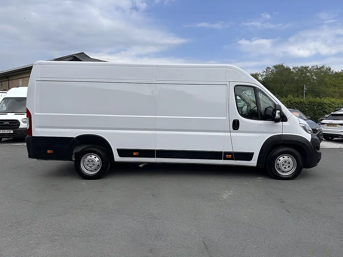 Used 2023 Citroen Relay Enterprise Edition L4 H2 Icy White - Interior and Exterior details 8