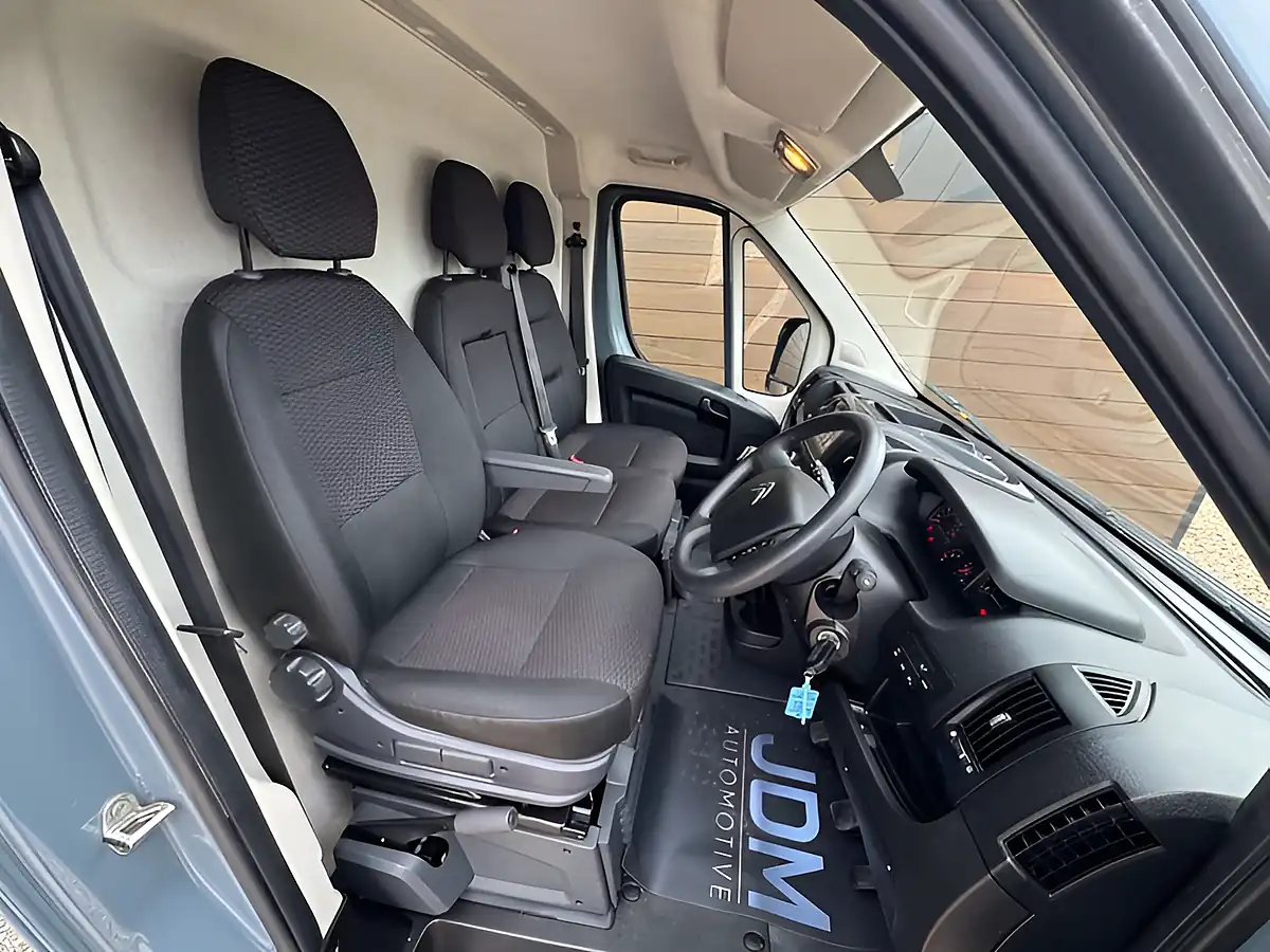 Used 2023 Citroen Relay Enterprise Edition Thunder Grey - Interior and Exterior details 15