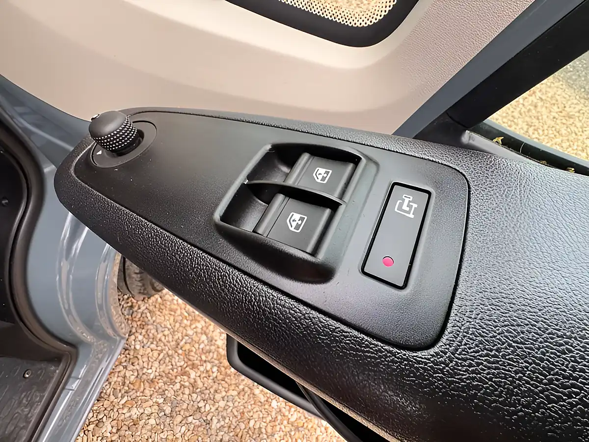 Used 2023 Citroen Relay Enterprise Edition Thunder Grey - Interior and Exterior details 17