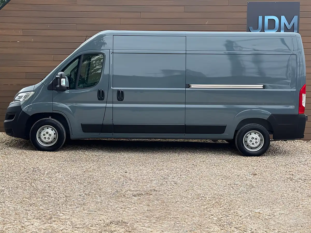 Used 2023 Citroen Relay Enterprise Edition Thunder Grey - Interior and Exterior details 8