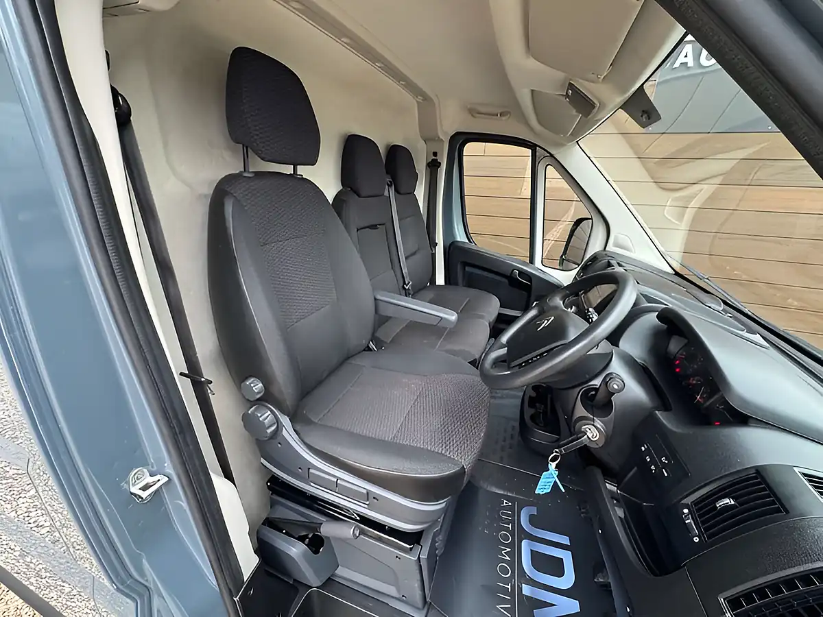 Used 2023 Citroen Relay Enterprise Edition Thunder Grey - Interior and Exterior details 16