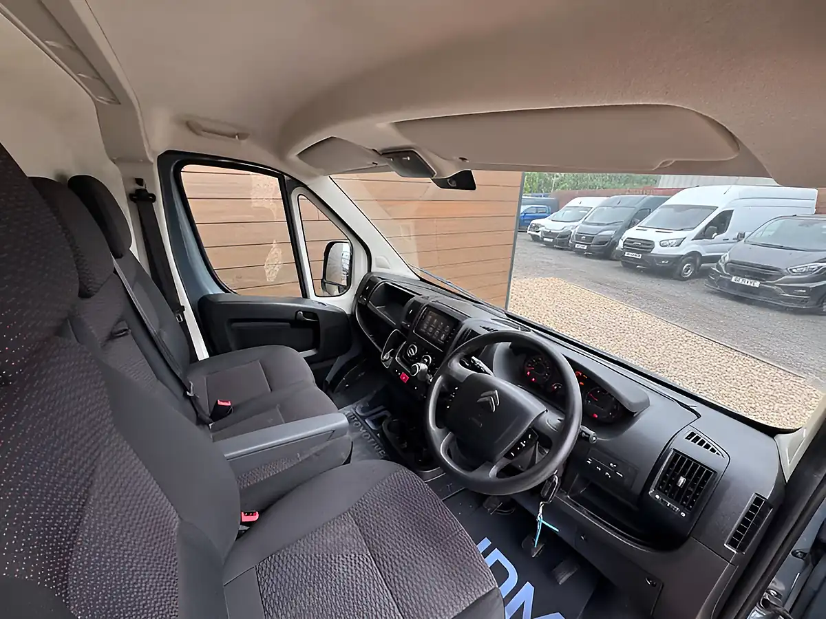 Used 2023 Citroen Relay Enterprise Edition Thunder Grey - Interior and Exterior details 17