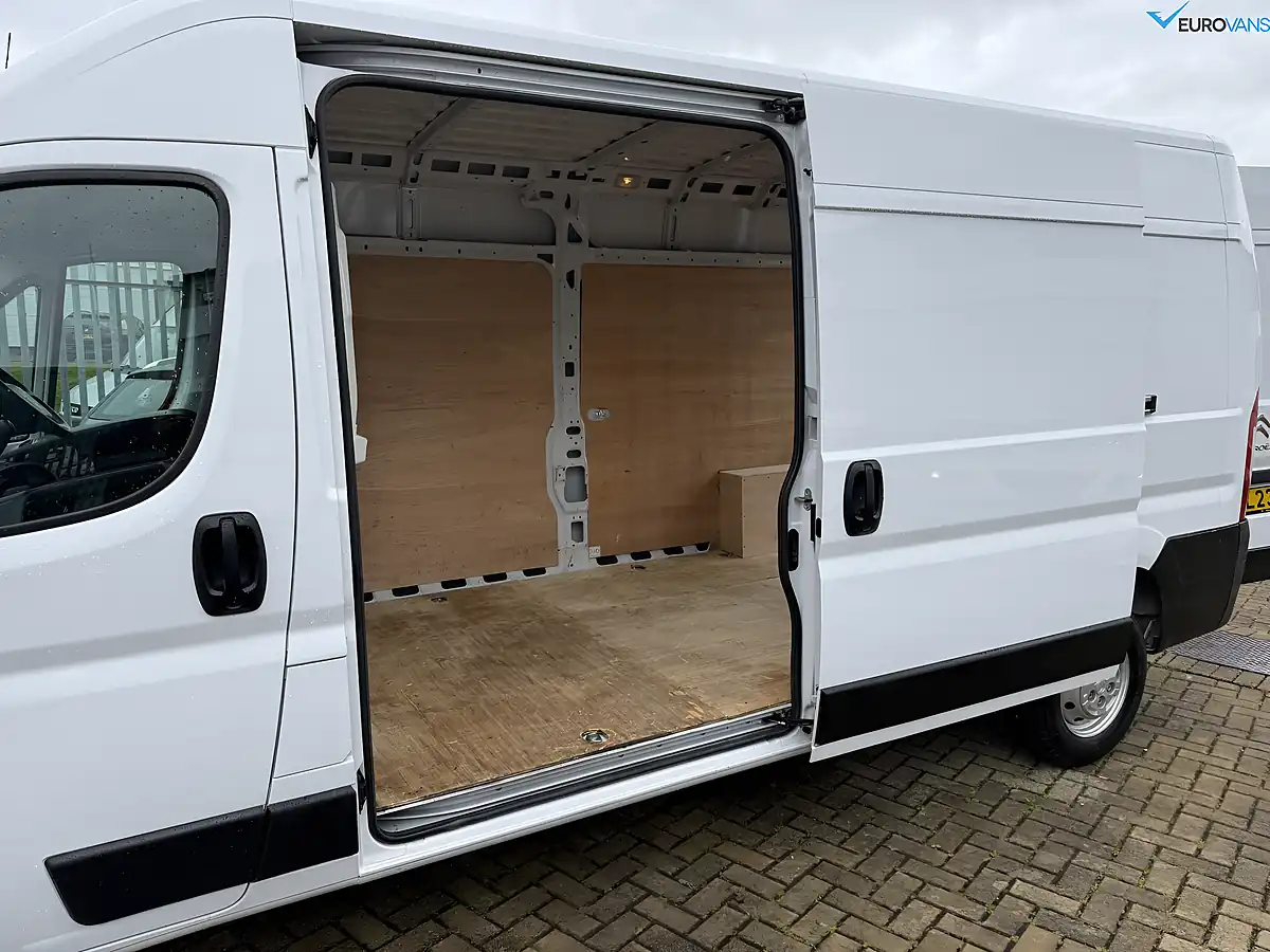 Used 2023 Citroen Relay Enterprise Edition White - Interior and Exterior details 6