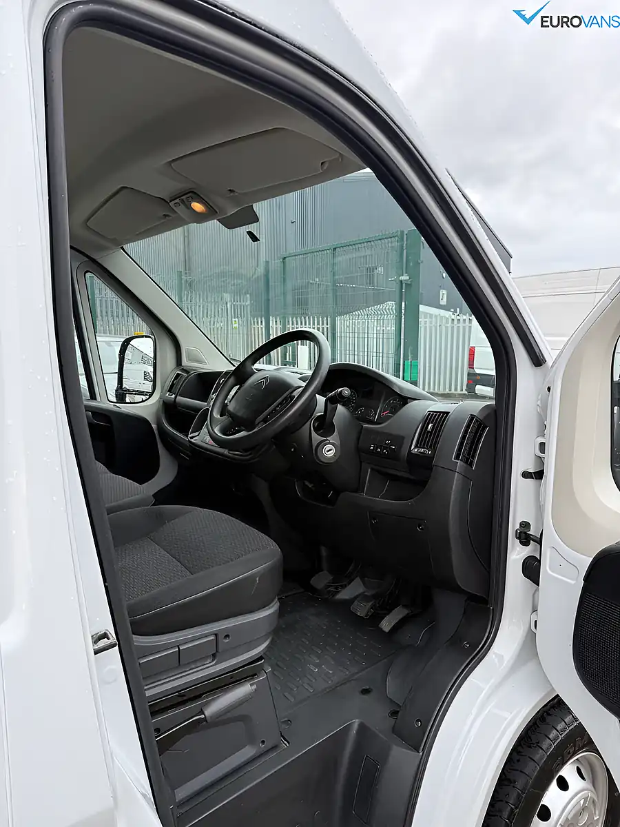 Used 2023 Citroen Relay Enterprise Edition White - Interior and Exterior details 8
