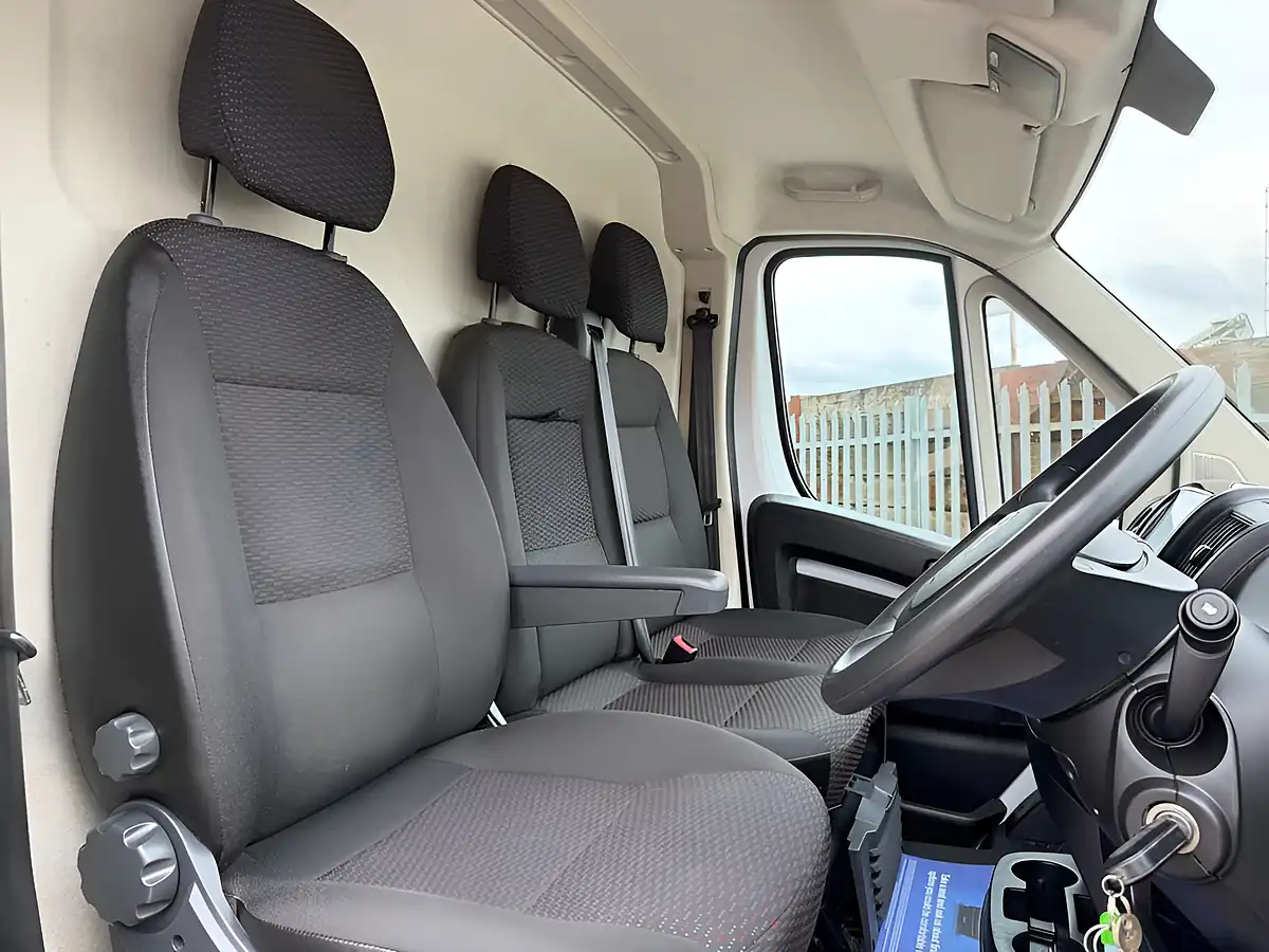 Used 2023 Citroen Relay Enterprise Edition White - Interior and Exterior details 11