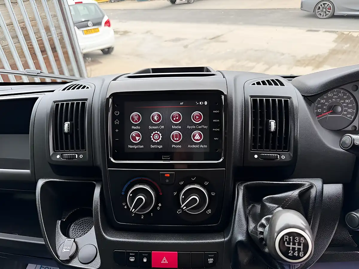 Used 2023 Citroen Relay Enterprise Edition White - Interior and Exterior details 12