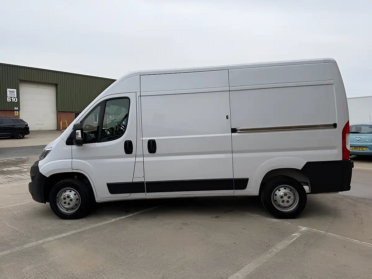 Used 2023 Citroen Relay Enterprise Edition White - Interior and Exterior details 8