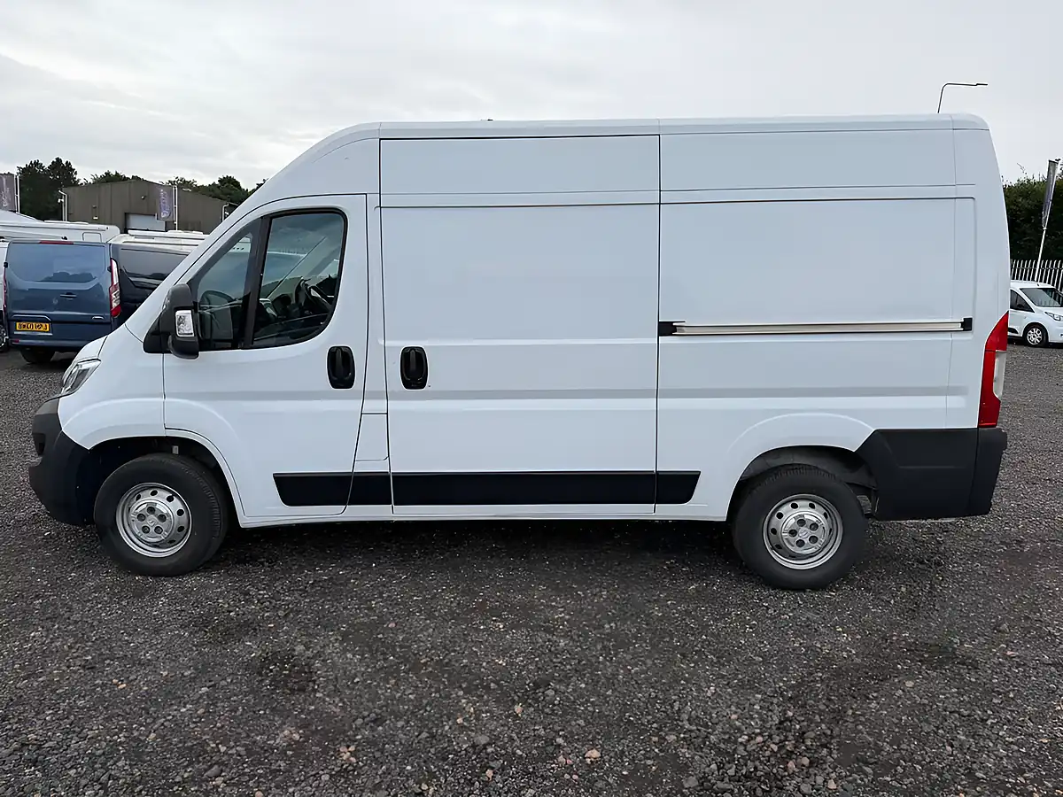Used 2023 Citroen Relay Enterprise Edition White - Interior and Exterior details 4