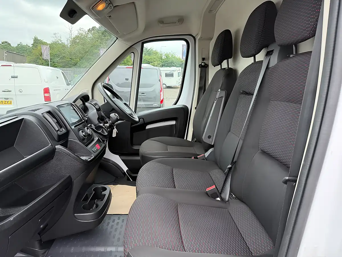 Used 2023 Citroen Relay Enterprise Edition White - Interior and Exterior details 10