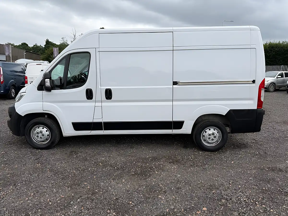 Used 2023 Citroen Relay Enterprise Edition White - Interior and Exterior details 4