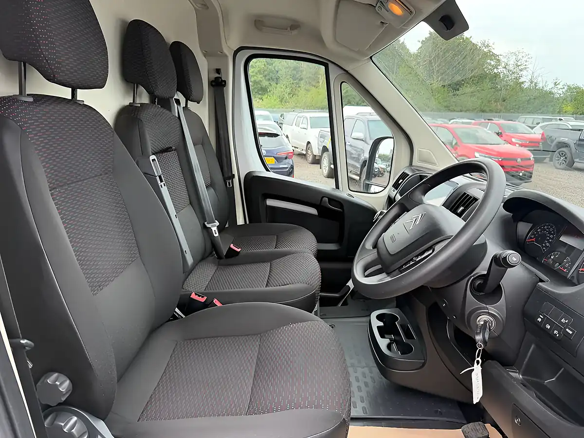 Used 2023 Citroen Relay Enterprise Edition White - Interior and Exterior details 9