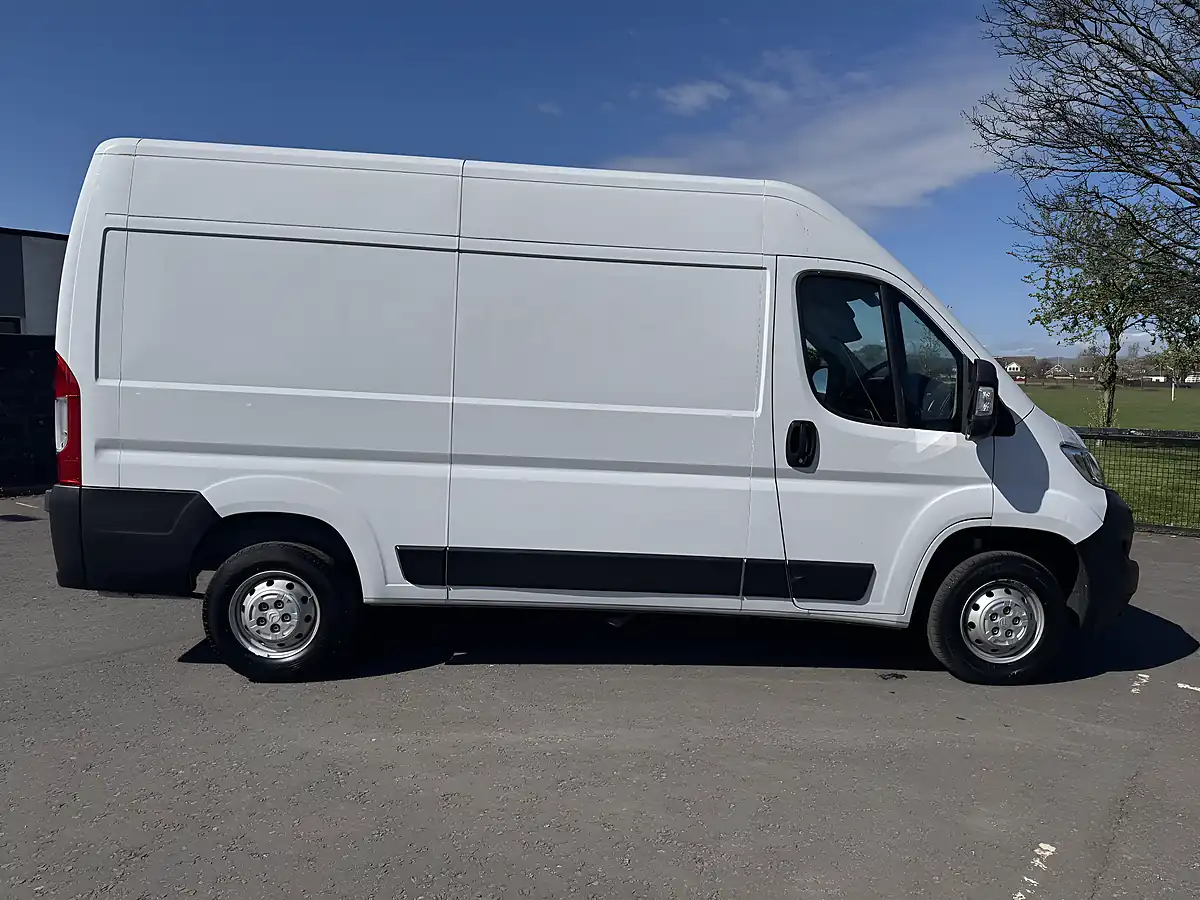Used 2023 Citroen Relay Enterprise Edition White - Interior and Exterior details 8