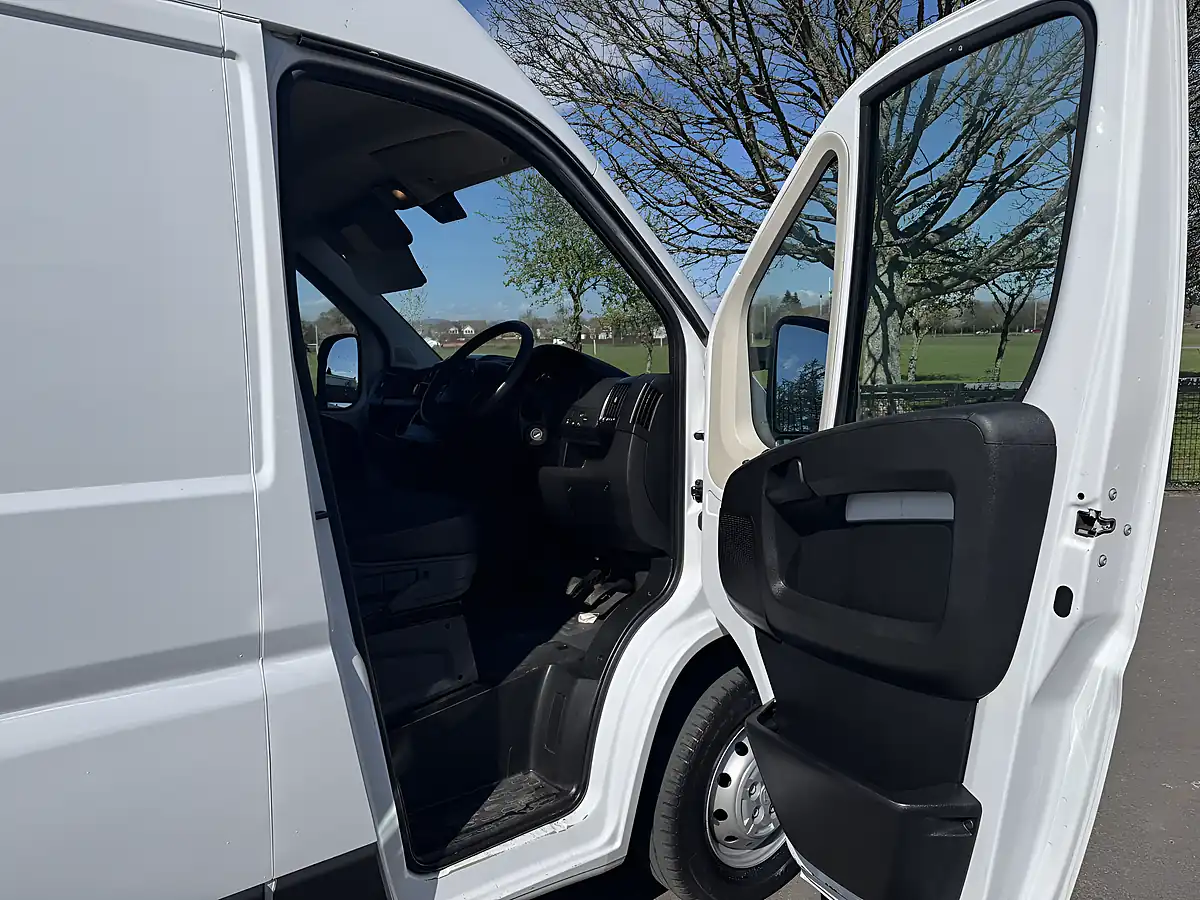 Used 2023 Citroen Relay Enterprise Edition White - Interior and Exterior details 9