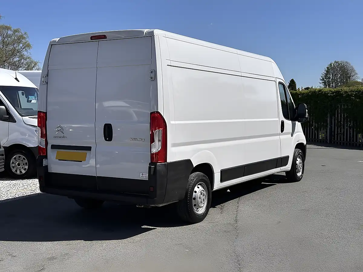 Used 2023 Citroen Relay Enterprise Icy White - Interior and Exterior details 11