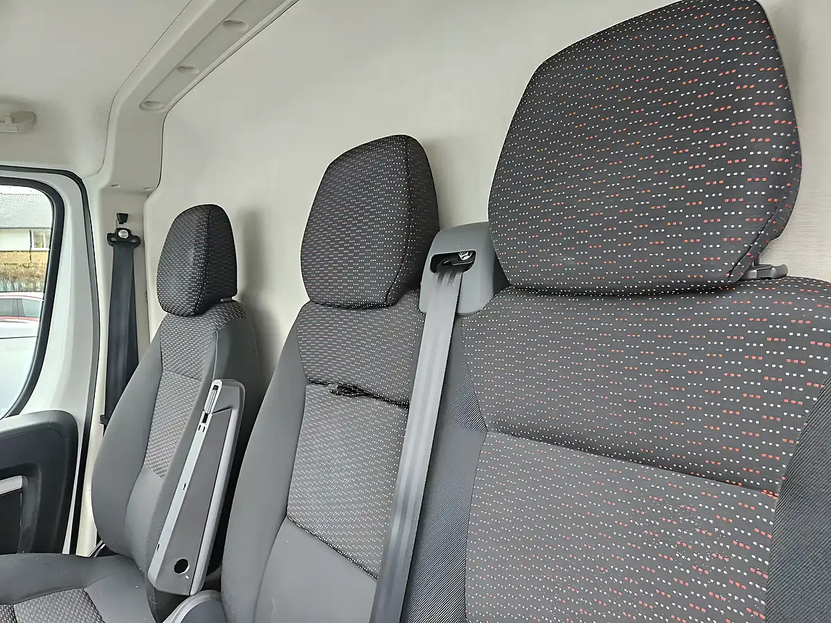 Used 2023 Citroen Relay Enterprise Icy White - Interior and Exterior details 12