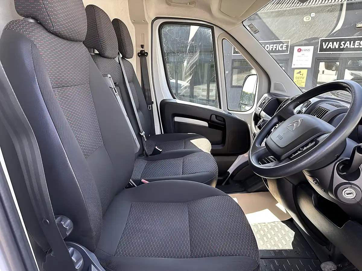 Used 2023 Citroen Relay Enterprise Icy White - Interior and Exterior details 5