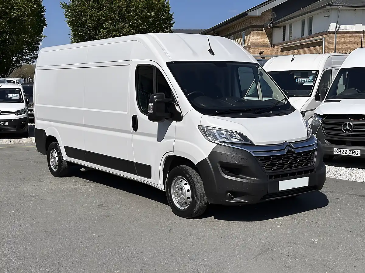 Used 2023 Citroen Relay Enterprise Icy White - Interior and Exterior details 6