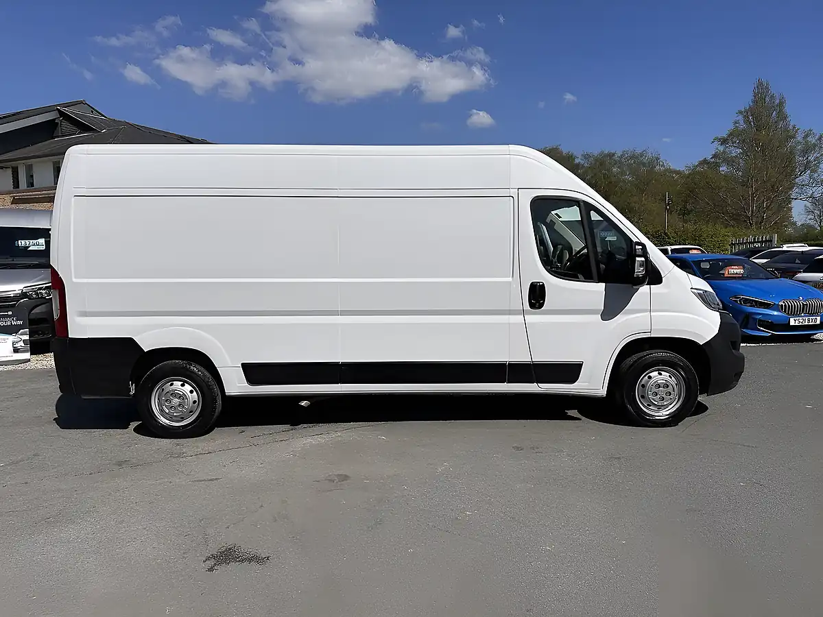 Used 2023 Citroen Relay Enterprise Icy White - Interior and Exterior details 8